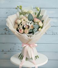 Букет цветов из:  Розы и Лизиантусы в Долинске