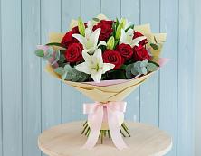 Букет цветов из:  Лилии и Розы в Долинске