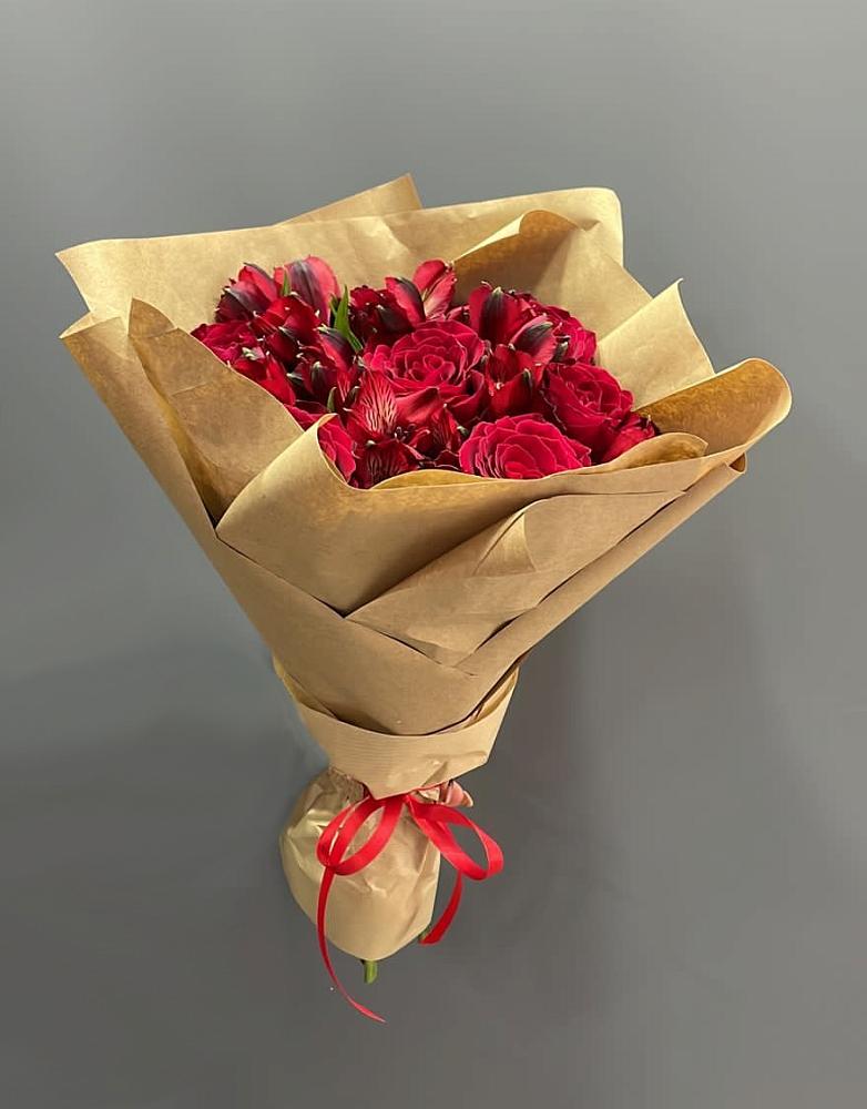 Букет цветов из: Альстромерии и Розы в Долинске