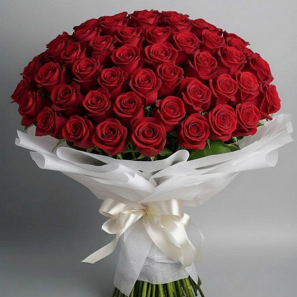Букет 101 Красная роза Блэк Мэджик в Долинске