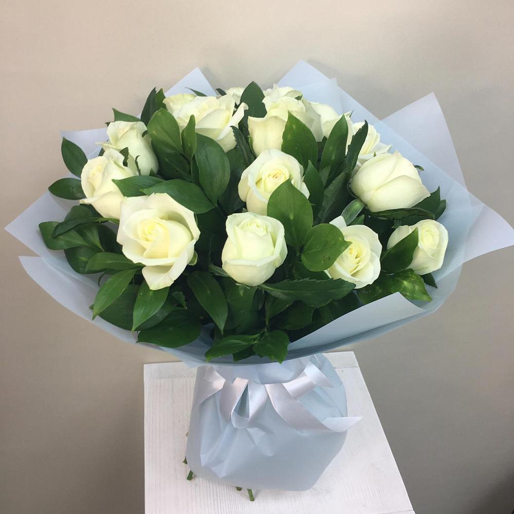 Букет 15 Белых роз Проуд в Долинске