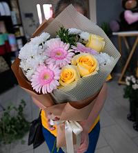 Букет цветов из:  Герберы, Розы и Хризантемы в Долинске