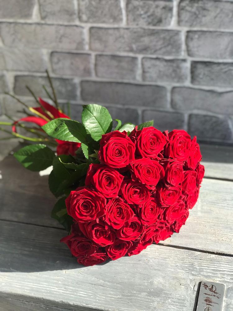 Букет Красные розы Фридом в Долинске