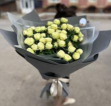 Букет Белые кустовые розы Солинеро в Долинске