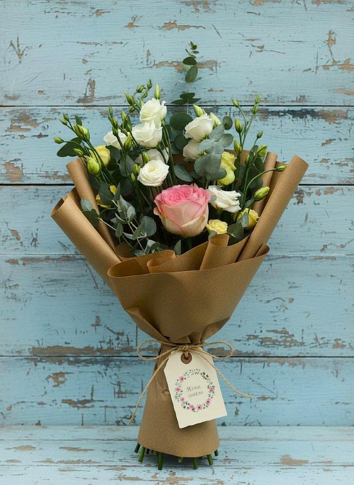 Букет цветов из: Розы и Лизиантусы в Долинске