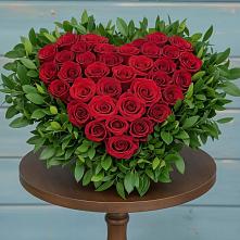 Цветочная композиция из Розы в виде сердца в Долинске