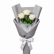 Букет 3 белые розы в Долинске