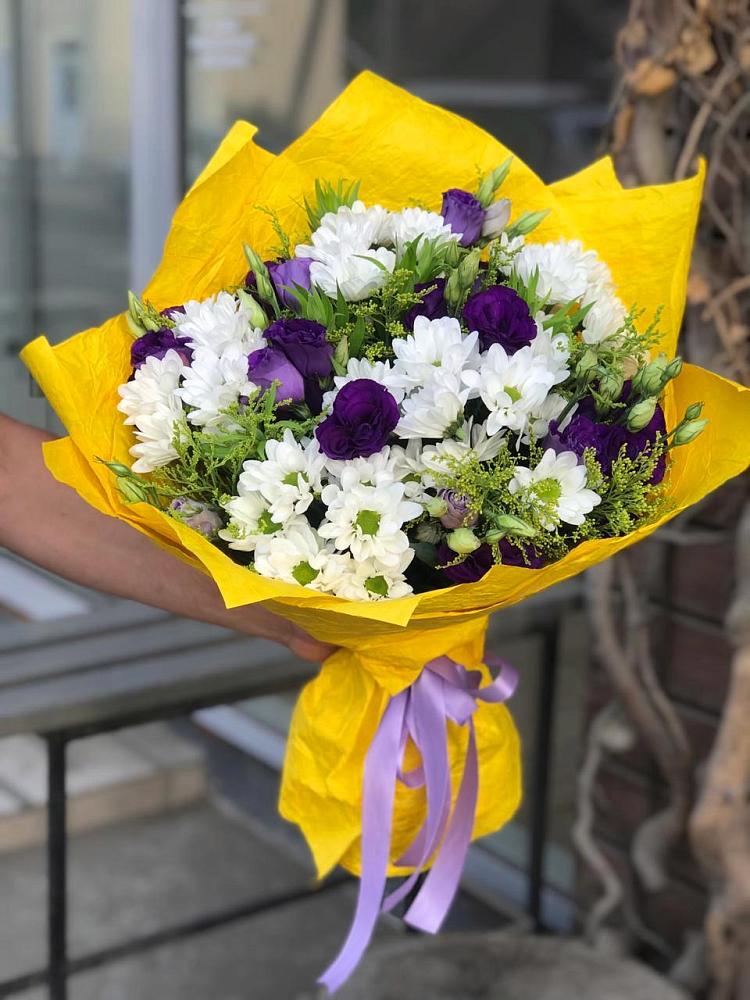 Букет цветов из: Ирисы, Хризантемы и Ромашки в Долинске