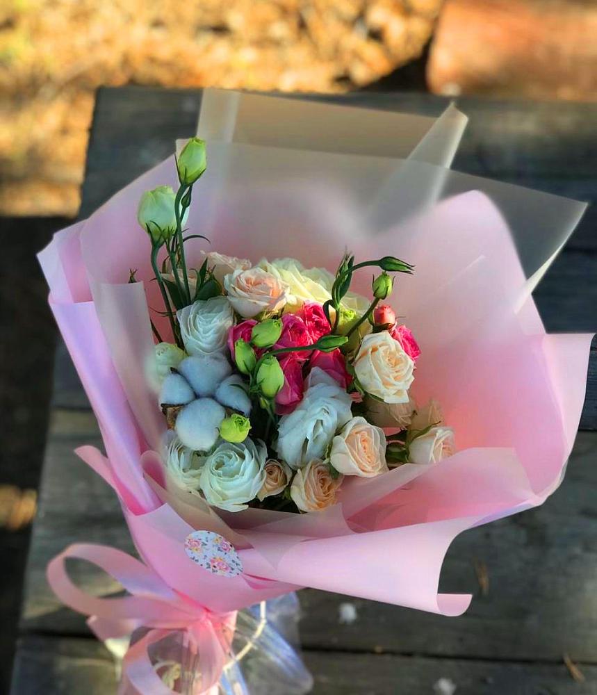 Букет цветов из: Розы и Лизиантусы в Долинске