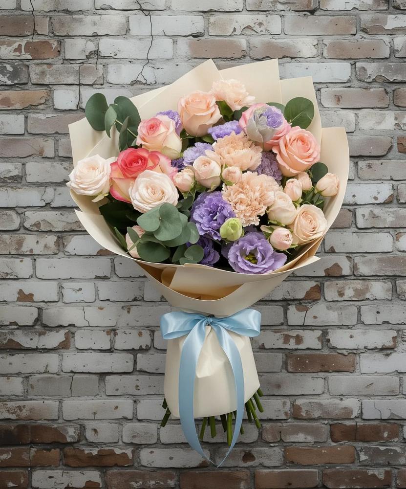 Букет цветов из: Розы, Лизиантусы и Гвоздики в Долинске