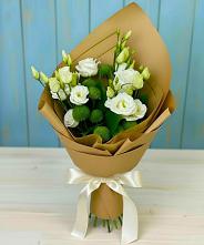 Букет цветов из:  Хризантемы и Лизиантусы в Долинске