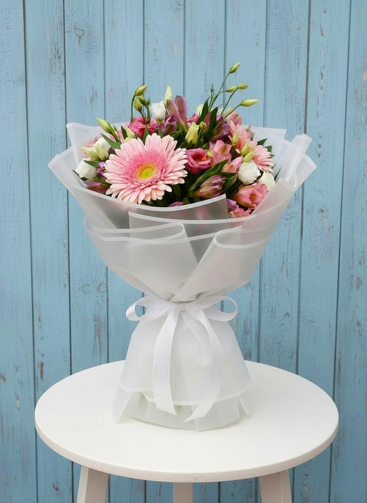 Букет цветов из: Герберы, Альстромерии и Лизиантусы в Долинске