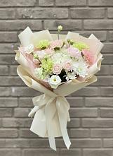 Букет цветов из:  Гвоздики, Розы, Лизиантусы и Хризантемы в Долинске