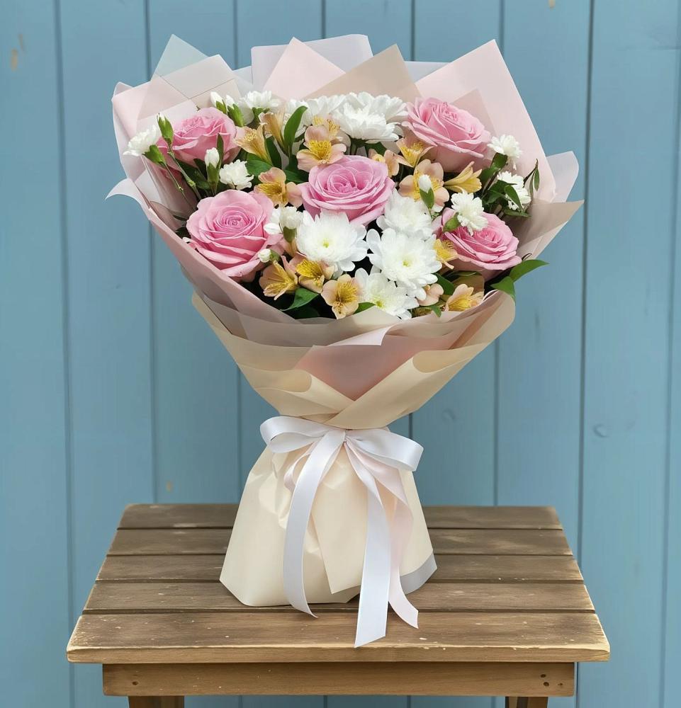 Букет цветов из: Гвоздики, Орхидеи и Розы в Долинске