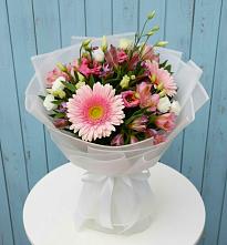 Букет цветов из:  Герберы, Альстромерии и Лизиантусы в Долинске