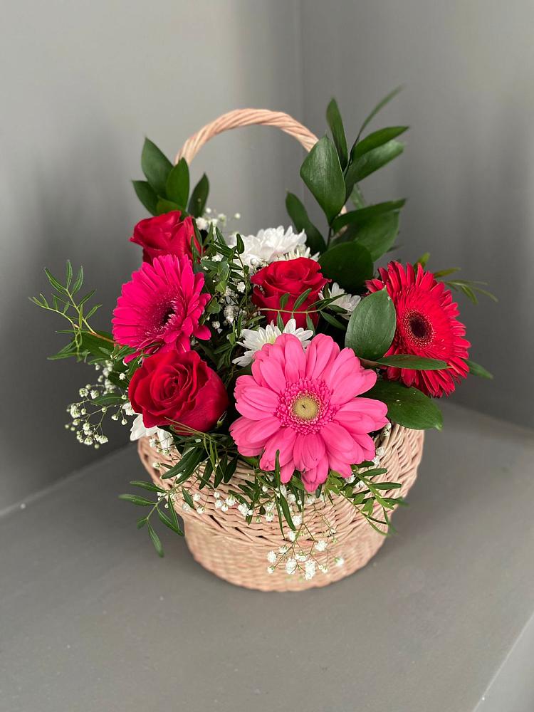Цветочная композиция из Розы, Хризантемы и Герберы в корзине в Долинске