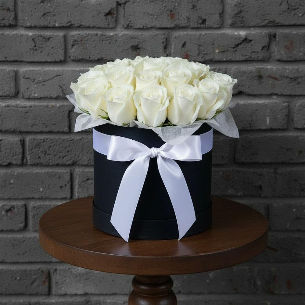 Цветочная композиция из Розы в шляпной коробке в Долинске