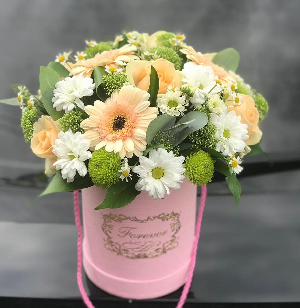 Цветочная композиция из Розы, Герберы и Хризантемы в шляпной коробке в Долинске