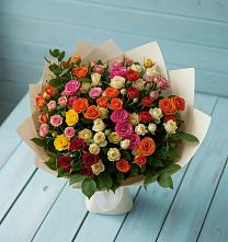 Букет Микс из разноцветных кустовых роз в Долинске