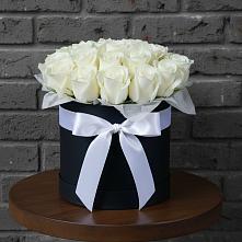 Цветочная композиция из Розы в шляпной коробке в Долинске