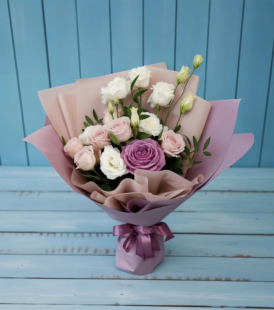 Букет цветов из: Розы и Лизиантусы в Долинске